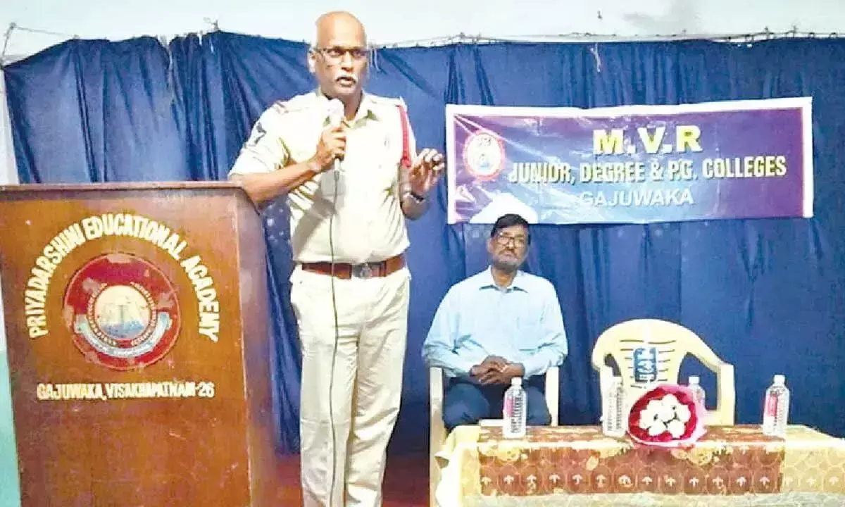 Andhra: मादक द्रव्यों के सेवन पर जागरूकता कार्यक्रम आयोजित Andhra: मादक द्रव्यों के सेवन पर जागरूकता कार्यक्रम आयोजित