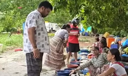 Seraulim में विस्फोटक मीडिया एक्सपोज़ के बाद सड़े हुए मछली के रैकेट का भंडाफोड़ Seraulim में विस्फोटक मीडिया एक्सपोज़ के बाद सड़े हुए मछली के रैकेट का भंडाफोड़