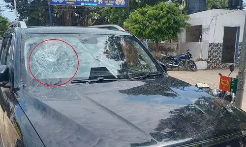 सड़क पर जमकर चली लाठियां, नेता समेत कई लोग हुए घायल