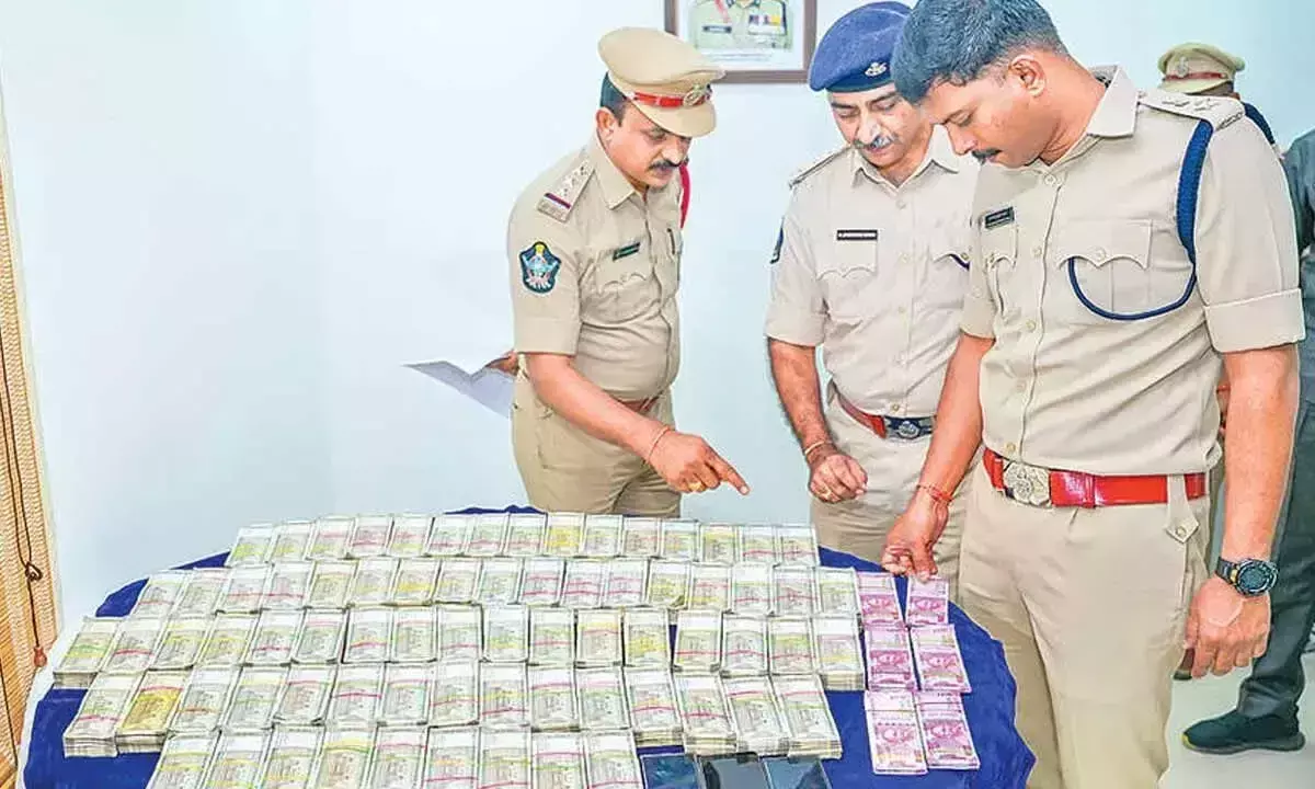 Andhra: सुल्लुरपेटा पुलिस ने 2 करोड़ रुपये की धोखाधड़ी का मामला सुलझाया