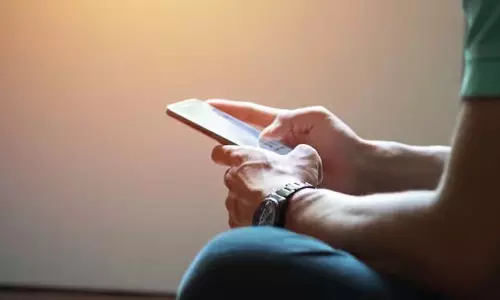हैदराबाद में एक दंपत्ति को सेक्स की लाइव स्ट्रीमिंग करने के आरोप में गिरफ्तार किया गया। हैदराबाद में एक दंपत्ति को सेक्स की लाइव स्ट्रीमिंग करने के आरोप में गिरफ्तार किया गया।