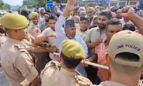 Talwara में अनिर्धारित बिजली कटौती के खिलाफ ग्रामीणों ने किया प्रदर्शन Talwara में अनिर्धारित बिजली कटौती के खिलाफ ग्रामीणों ने किया प्रदर्शन