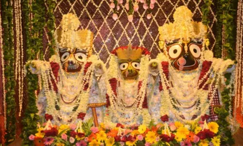 Farrukhabad: रथयात्रा महोत्सव में भजन संध्या से गूंजे भक्तिमय स्वर Farrukhabad: रथयात्रा महोत्सव में भजन संध्या से गूंजे भक्तिमय स्वर