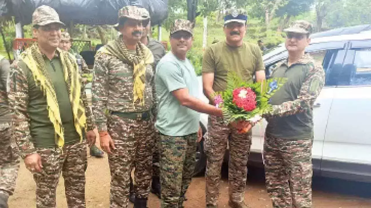 DIG सूरज पाल वर्मा ने किस्टाराम अक्षेस सीजी में 212 और 217 बटालियन का दौरा किया