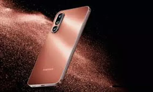 Samsung Galaxy M36 5G भारत में 50MP कैमरा, 5000mAh बैटरी के साथ लॉन्च Samsung Galaxy M36 5G भारत में 50MP कैमरा, 5000mAh बैटरी के साथ लॉन्च