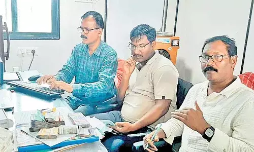 ACB ने आरटीए चेकपोस्टों और रजिस्ट्रार कार्यालयों की जांच की ACB ने आरटीए चेकपोस्टों और रजिस्ट्रार कार्यालयों की जांच की