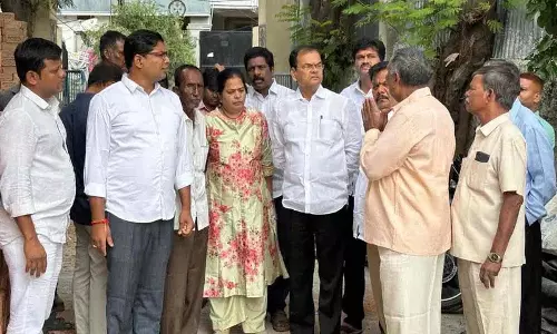 मोहिनी चेरुवु कब्रिस्तान के विकास कार्य में तेजी लाएं: MLA Kaleru Venkatesh मोहिनी चेरुवु कब्रिस्तान के विकास कार्य में तेजी लाएं: MLA Kaleru Venkatesh