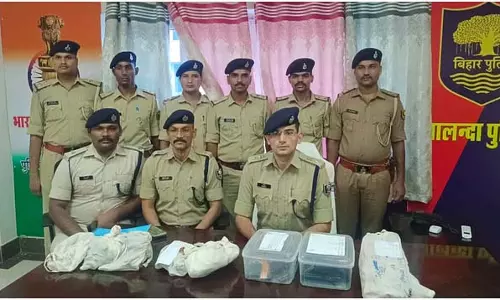 गुप्त सूचना पर कार्रवाई, अवैध हथियार बनाने वाली फैक्ट्री का खुलासा गुप्त सूचना पर कार्रवाई, अवैध हथियार बनाने वाली फैक्ट्री का खुलासा