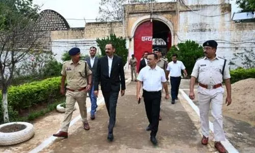 प्रधान जिला न्यायाधीश, कलेक्टर व पुलिस अधीक्षक ने किया जिला जेल का औचक निरीक्षण प्रधान जिला न्यायाधीश, कलेक्टर व पुलिस अधीक्षक ने किया जिला जेल का औचक निरीक्षण