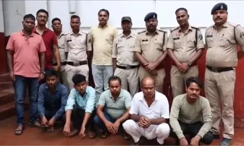 शादी के नाम पर युवती को बेचा, मानव तस्करी के जाल में फंसी पीड़िता, 7 आरोपी गिरफ्तार शादी के नाम पर युवती को बेचा, मानव तस्करी के जाल में फंसी पीड़िता, 7 आरोपी गिरफ्तार