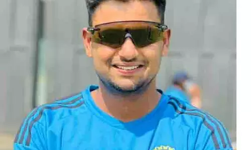 एमएस धोनी जैसी कहानी, जमशेद आलम को मिली रेलवे में टीसी की नौकरी एमएस धोनी जैसी कहानी, जमशेद आलम को मिली रेलवे में टीसी की नौकरी