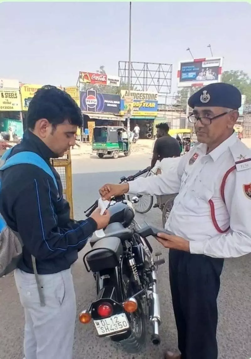 गुरुग्राम: मॉडिफाइड साइलेंसर पर ₹43.70 लाख का जुर्माना गुरुग्राम: मॉडिफाइड साइलेंसर पर ₹43.70 लाख का जुर्माना