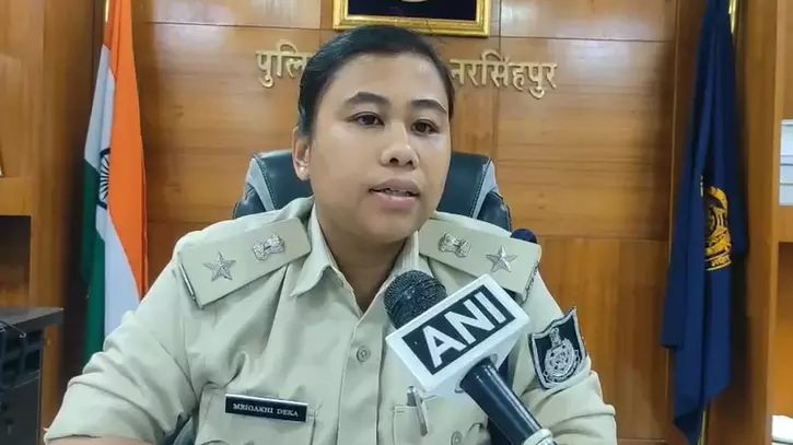 Narsinghpur में व्यक्ति ने महिला का गला रेत दिया, गिरफ्तार Narsinghpur में व्यक्ति ने महिला का गला रेत दिया, गिरफ्तार
