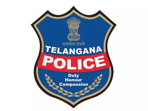 Telangana: नागुलापल्ली स्टेशन के पास रेलवे ट्रैक पर कार चलाने के आरोप में महिला को पकड़ा गया Telangana: नागुलापल्ली स्टेशन के पास रेलवे ट्रैक पर कार चलाने के आरोप में महिला को पकड़ा गया