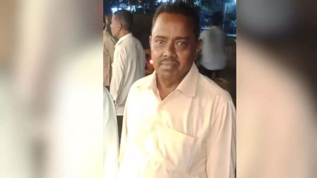 Mumbai : लोअर परेल में 59 वर्षीय लॉन्ड्रीमैन की खांसी की दवा समझकर दाग हटाने वाली दवा पीने से मौत Mumbai : लोअर परेल में 59 वर्षीय लॉन्ड्रीमैन की खांसी की दवा समझकर दाग हटाने वाली दवा पीने से मौत