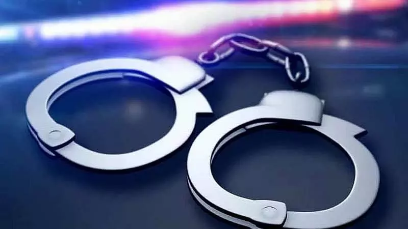 इंदौर में चोरी के आरोप में महिला समेत तीन लोग गिरफ्तार; 6.75 लाख की नकदी और बाइक बरामद इंदौर में चोरी के आरोप में महिला समेत तीन लोग गिरफ्तार; 6.75 लाख की नकदी और बाइक बरामद
