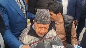 डॉ. फारूक अब्दुल्ला ने हजरतबल दरगाह पर शुक्रवार की नमाज अदा की डॉ. फारूक अब्दुल्ला ने हजरतबल दरगाह पर शुक्रवार की नमाज अदा की