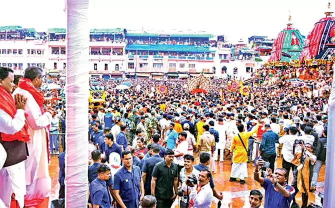 Odisha: मुख्यमंत्री ने भगवान जगन्नाथ से राज्य के सभी लोगों के अच्छे स्वास्थ्य के लिए प्रार्थना की Odisha: मुख्यमंत्री ने भगवान जगन्नाथ से राज्य के सभी लोगों के अच्छे स्वास्थ्य के लिए प्रार्थना की
