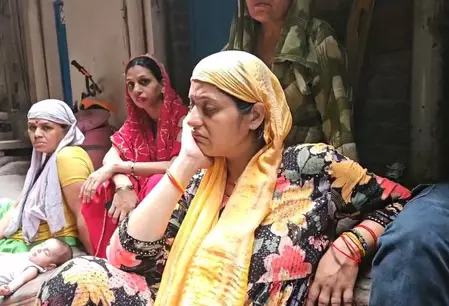 19 वर्षीय युवक की चाकू घोंपकर हत्या, दो भाई स्कूटी पर सवार होकर घर लौट रहे थे, तभी... 19 वर्षीय युवक की चाकू घोंपकर हत्या, दो भाई स्कूटी पर सवार होकर घर लौट रहे थे, तभी...