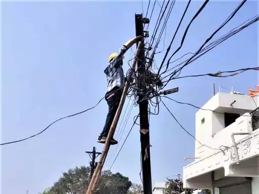 बिजली विभाग ने जारी की एडवाइजरी, गाज से ऐसे बचे बिजली विभाग ने जारी की एडवाइजरी, गाज से ऐसे बचे