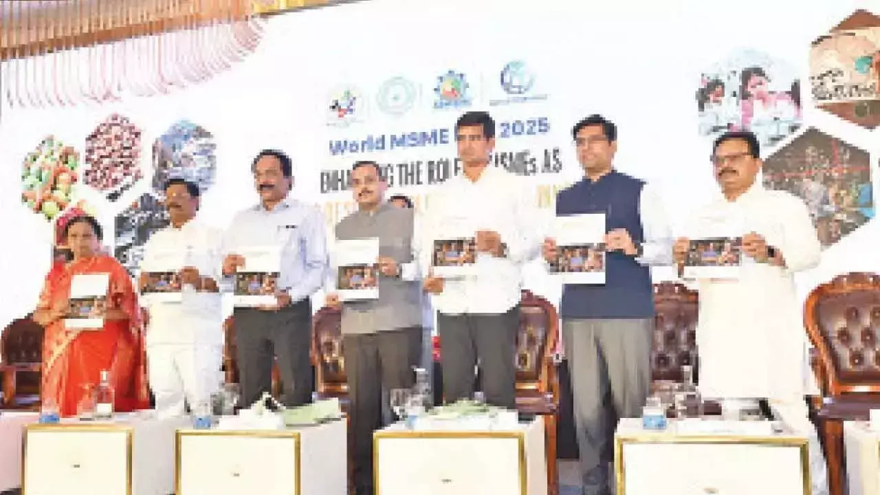 Andhra: एमएसएमई मंत्री ने नई प्रौद्योगिकियों को अपनाने पर जोर दिया Andhra: एमएसएमई मंत्री ने नई प्रौद्योगिकियों को अपनाने पर जोर दिया