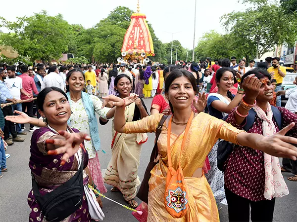रथ यात्रा देखने के लिए दुनियाभर से श्रद्धालु Puri पहुंचे रथ यात्रा देखने के लिए दुनियाभर से श्रद्धालु Puri पहुंचे