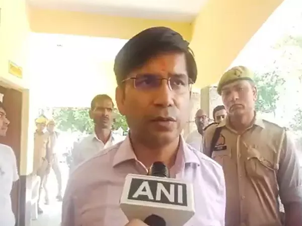 Sambhal में अतिक्रमण विरोधी अभियान चलाया गया Sambhal में अतिक्रमण विरोधी अभियान चलाया गया