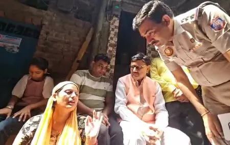शाहदरा युवक हत्याकांड: लव एंगल आया सामने, यश की मां बोलीं- लड़की से करता था प्यार, साजिश के तहत उसे मारा शाहदरा युवक हत्याकांड: लव एंगल आया सामने, यश की मां बोलीं- लड़की से करता था प्यार, साजिश के तहत उसे मारा