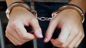 Bihar: घूस लेते पकड़ी गईं अफसर मैडम Bihar: घूस लेते पकड़ी गईं अफसर मैडम