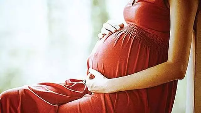 गर्भवती महिला को दवा की जगह एसिड : अस्पताल की लापरवाही से हंगामा गर्भवती महिला को दवा की जगह एसिड : अस्पताल की लापरवाही से हंगामा