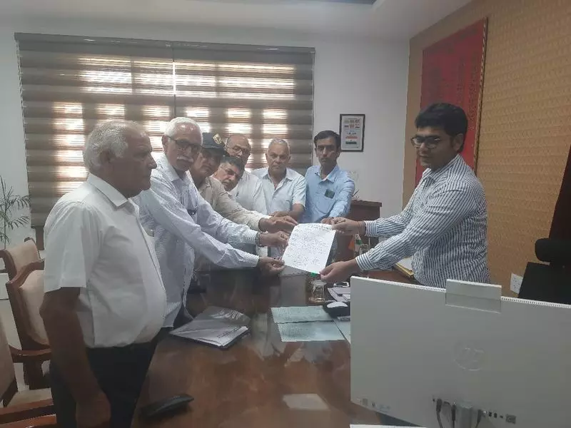 Hisar आरडब्ल्यूए ने एमसी अधिकारियों से मुलाकात कर बेहतर नागरिक सुविधाओं की मांग की Hisar आरडब्ल्यूए ने एमसी अधिकारियों से मुलाकात कर बेहतर नागरिक सुविधाओं की मांग की
