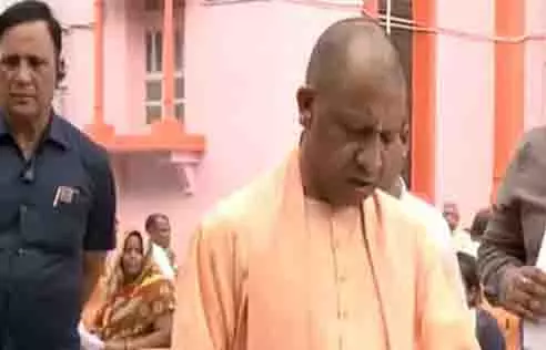 CM योगी आदित्यनाथ ने गोरखनाथ मंदिर में जनता दर्शन किया CM योगी आदित्यनाथ ने गोरखनाथ मंदिर में जनता दर्शन किया