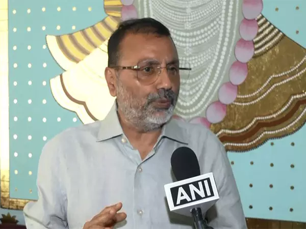 UPA सरकार में फैसले सोनिया गांधी लेती थीं: निशिकांत दुबे UPA सरकार में फैसले सोनिया गांधी लेती थीं: निशिकांत दुबे