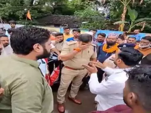 इंदिरा मार्केट के पास से अतिक्रमण हटाए गए, निगम ने चलाया बुलडोजर इंदिरा मार्केट के पास से अतिक्रमण हटाए गए, निगम ने चलाया बुलडोजर
