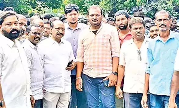 Vizag में पानी की आपूर्ति बाधित, क्योंकि कर्मचारी हड़ताल पर चले गए Vizag में पानी की आपूर्ति बाधित, क्योंकि कर्मचारी हड़ताल पर चले गए