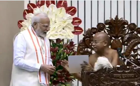 PM मोदी को ‘धर्म चक्रवर्ती’ की उपाधि, CM साय ने दी बधाई PM मोदी को ‘धर्म चक्रवर्ती’ की उपाधि, CM साय ने दी बधाई