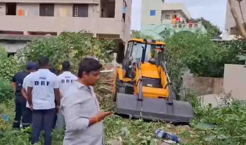 Hydra ने सैदाबाद में आईएस सदन में नाले पर अतिक्रमण हटाया Hydra ने सैदाबाद में आईएस सदन में नाले पर अतिक्रमण हटाया