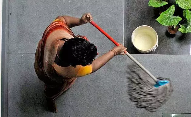 इंदौर में घरेलू सहायिका ने पहले ही दिन ₹7 लाख चुराए, बॉयफ्रेंड के लिए बुलेट बाइक खरीदी; तीन गिरफ्तार इंदौर में घरेलू सहायिका ने पहले ही दिन ₹7 लाख चुराए, बॉयफ्रेंड के लिए बुलेट बाइक खरीदी; तीन गिरफ्तार