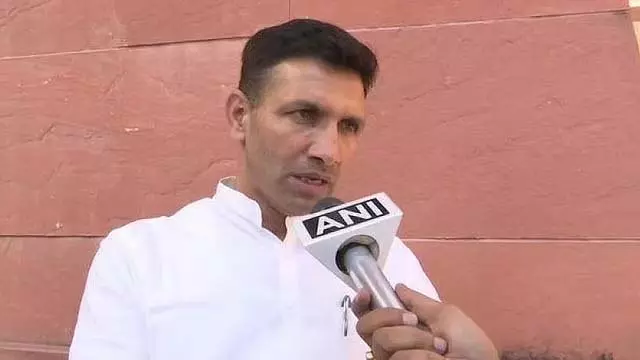 MP: कांग्रेस अध्यक्ष के खिलाफ झूठ बोलने के लिए एक व्यक्ति को रिश्वत देने का मामला दर्ज MP: कांग्रेस अध्यक्ष के खिलाफ झूठ बोलने के लिए एक व्यक्ति को रिश्वत देने का मामला दर्ज