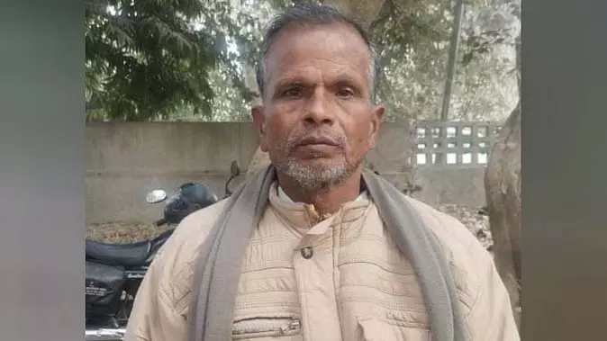 Barabanki : फंदे से लटकता मिला चिटफंड कंपनी के पूर्व मैनेजर का शव, Barabanki : फंदे से लटकता मिला चिटफंड कंपनी के पूर्व मैनेजर का शव,