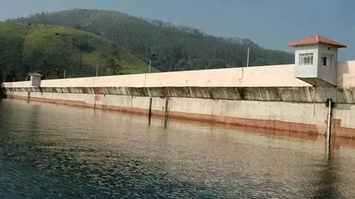 Kerala में भारी बारिश मुल्लापेरियार बांध के दरवाजे आज खोले जाने की संभावना Kerala में भारी बारिश मुल्लापेरियार बांध के दरवाजे आज खोले जाने की संभावना