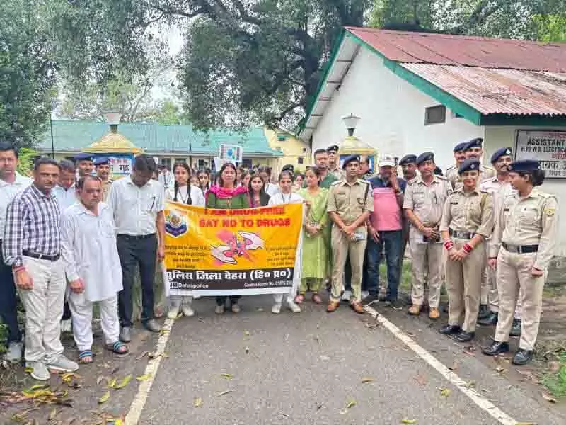 Himachal: देहरा पुलिस ने स्कूलों को गोद लिया, नशे के खिलाफ लड़ाई में मार्गदर्शक बने Himachal: देहरा पुलिस ने स्कूलों को गोद लिया, नशे के खिलाफ लड़ाई में मार्गदर्शक बने