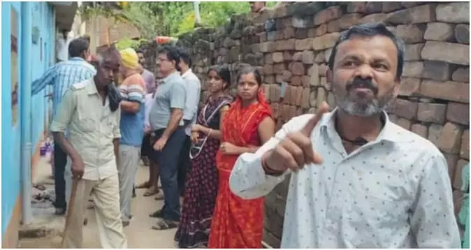 Bihar : दहेज के लिए विवाहिता की हत्या का आरोप, पति गिरफ्तार Bihar : दहेज के लिए विवाहिता की हत्या का आरोप, पति गिरफ्तार