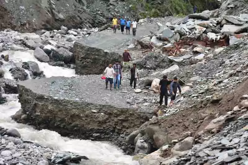 Dharamshala: छठा शव बरामद, जांच पैनल 48 घंटे के भीतर रिपोर्ट सौंपेगा Dharamshala: छठा शव बरामद, जांच पैनल 48 घंटे के भीतर रिपोर्ट सौंपेगा