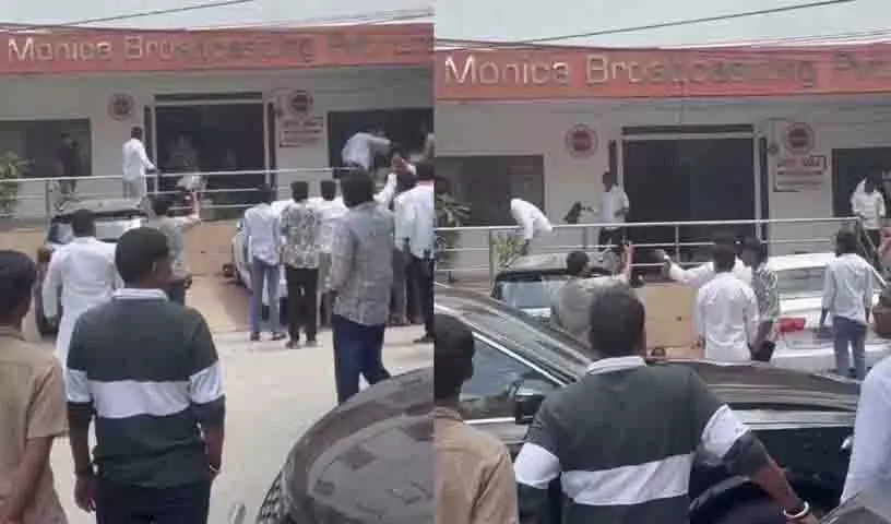 KTR पर कथित झूठी खबरों को लेकर BRS समर्थकों ने महा न्यूज कार्यालय के बाहर विरोध प्रदर्शन किया KTR पर कथित झूठी खबरों को लेकर BRS समर्थकों ने महा न्यूज कार्यालय के बाहर विरोध प्रदर्शन किया