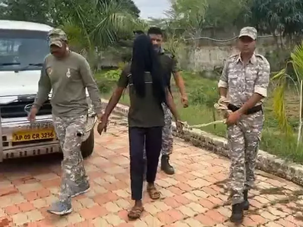 Gadchiroli में 6 लाख के इनामी नक्सली की गिरफ्तारी Gadchiroli में 6 लाख के इनामी नक्सली की गिरफ्तारी