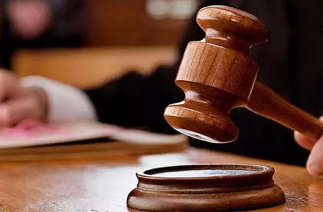 हाईकोर्ट ने पेड़ लगाने पर 10,000 टका का जुर्माना लगाया हाईकोर्ट ने पेड़ लगाने पर 10,000 टका का जुर्माना लगाया