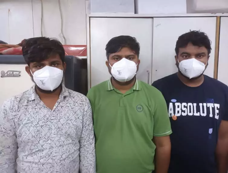 BREAKING: 3 करोड़ से ज्यादा की धोखाधड़ी करने वाले 3 शातिर गिरफ्तार BREAKING: 3 करोड़ से ज्यादा की धोखाधड़ी करने वाले 3 शातिर गिरफ्तार