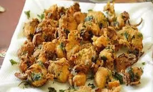 poha pakora : बारिश के मौसम में चाय के साथ बनाएं क्रिस्पी पोहा पकौड़े poha pakora : बारिश के मौसम में चाय के साथ बनाएं क्रिस्पी पोहा पकौड़े