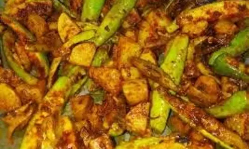 Recipe: घर पर झटपट बनाएं स्पेशल आलू परवल की सब्जी